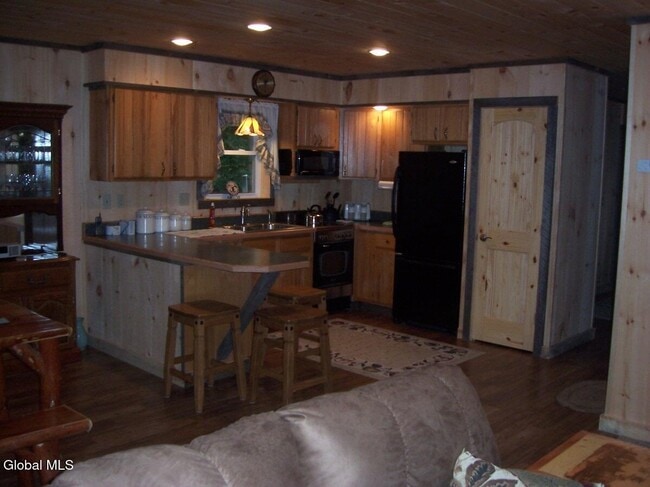 Building Photo - 220 Birchwood Pl