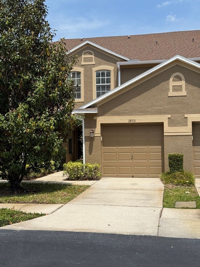 Primary Photo - Spacious 2 Bedroom, 1.5 Bath Townhouse For Lease