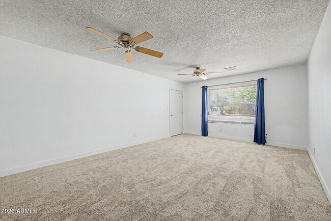 Building Photo - 1623 E Del Rio Dr