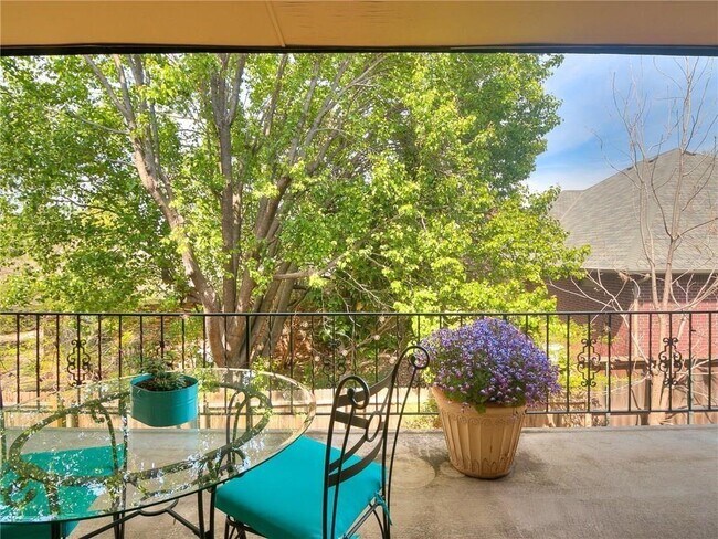 Building Photo - 1533 Glenbrook Dr