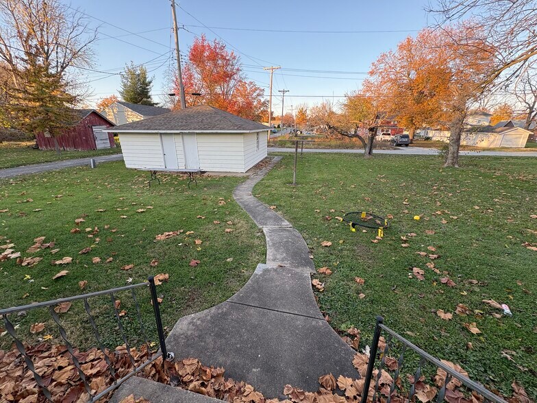 Building Photo - 901 E Scott St