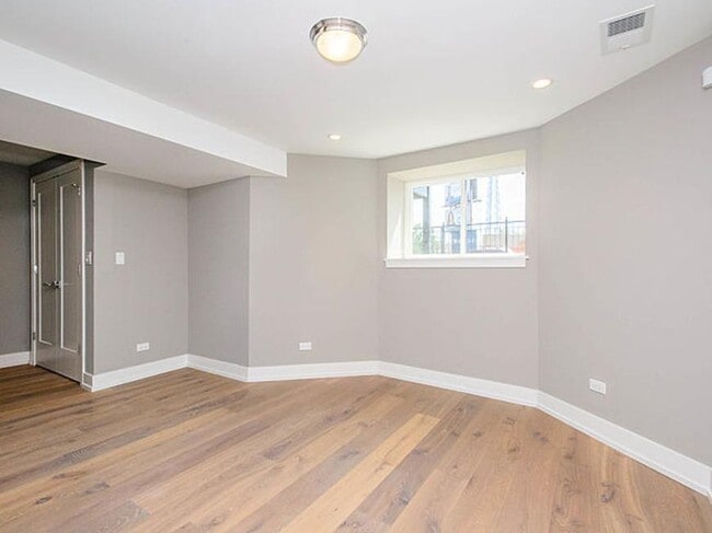 Primary Photo - 2 bedroom in Chicago IL 60618