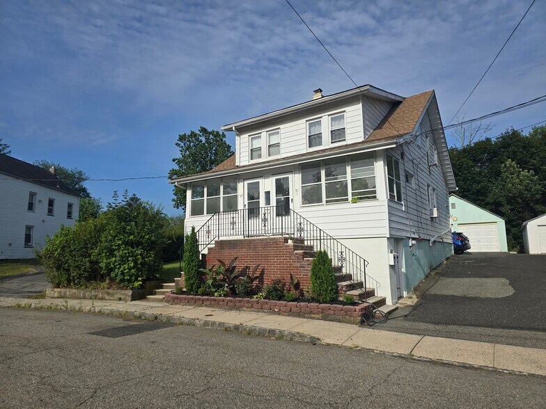 Primary Photo - 53 W New St