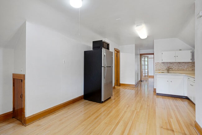 Building Photo - 4101 W Oakdale Ave