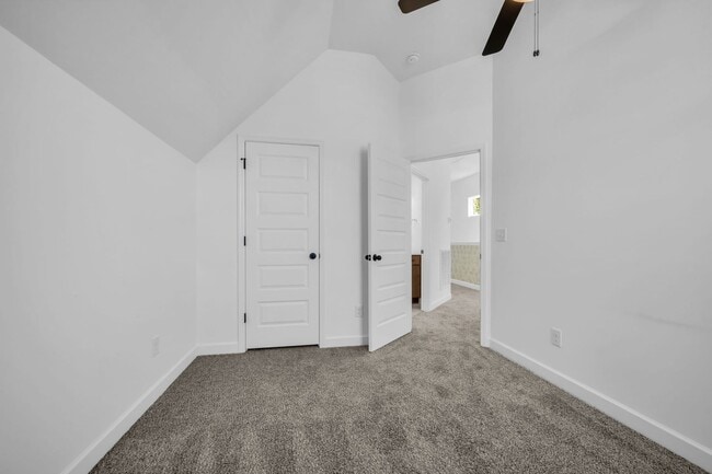 Building Photo - Modern Living in Bellevue