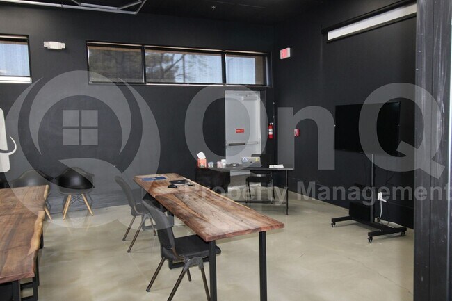 Building Photo - 11155 N 82nd Dr