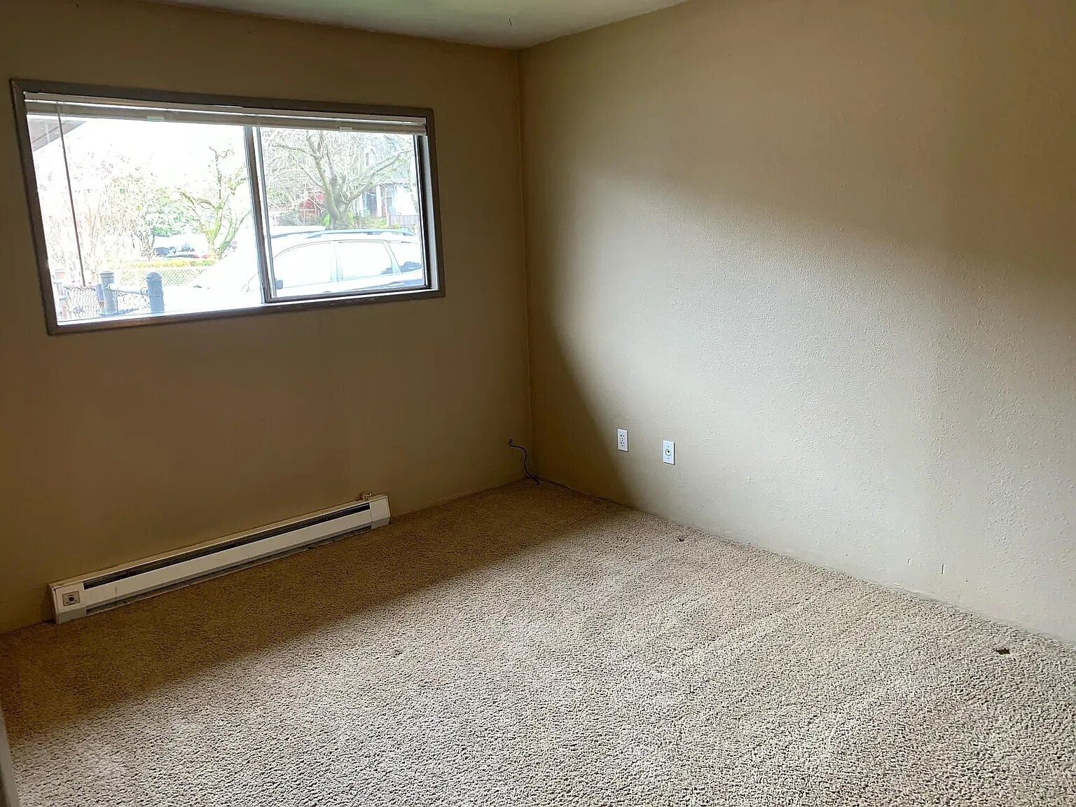 Building Photo - 4323 N Commercial Ave