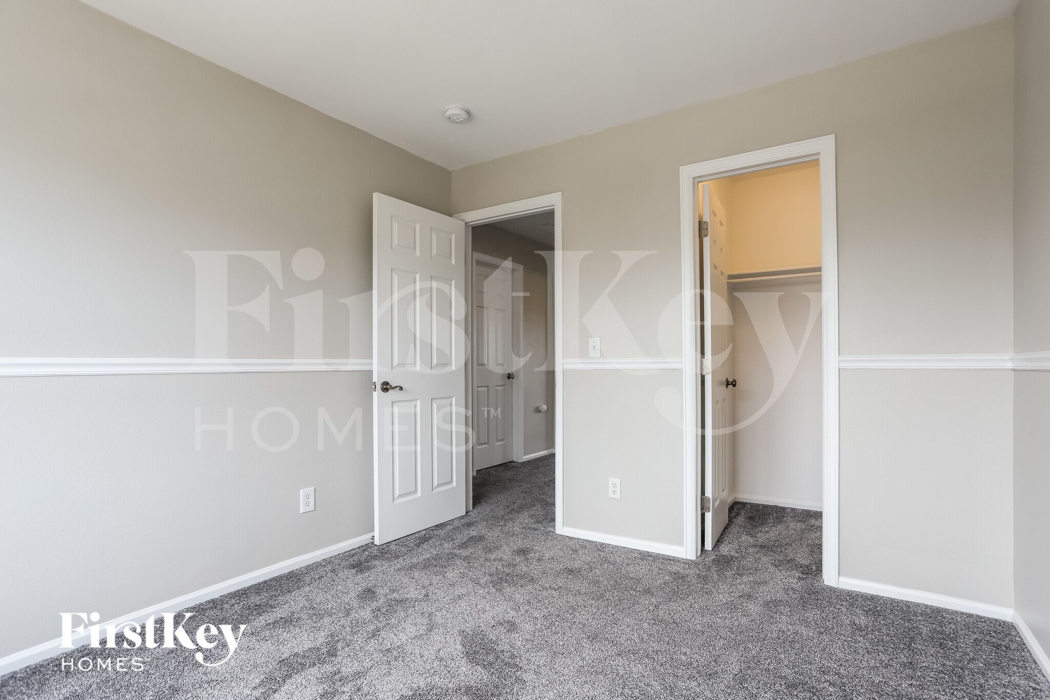 Building Photo - 1449 N Monument Dr