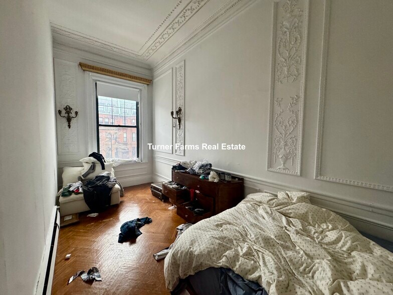Building Photo - 472 Beacon St