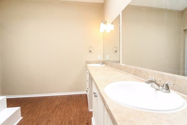 Building Photo - 5345 Heather Glen Dr