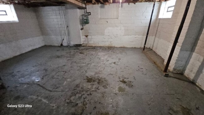 Building Photo - Charming 3-Bedroom Property in Prime Location