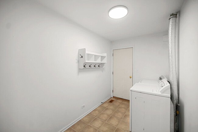Building Photo - 417 Richmond Ct