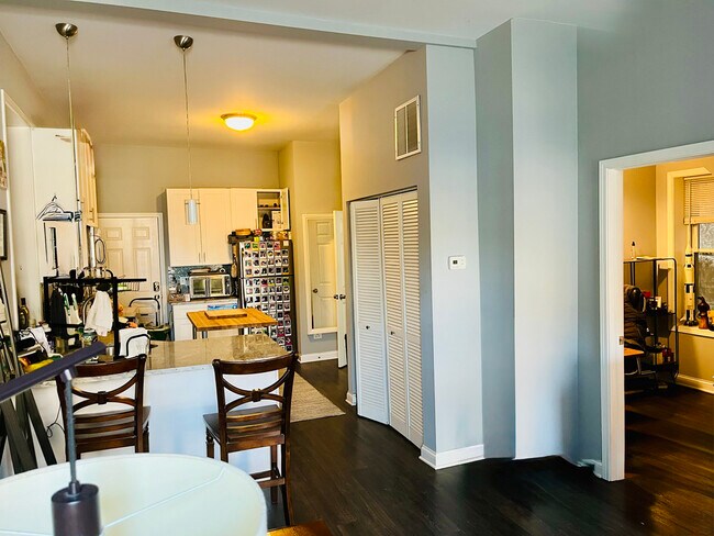 Building Photo - 1300 N Greenview Ave