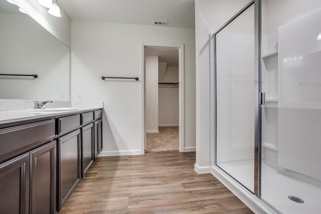 Building Photo - 305 Briar Cv