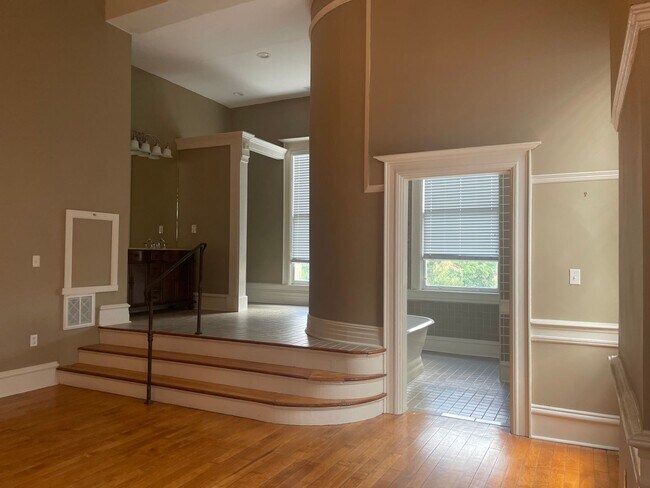 Building Photo - 1025 Church St