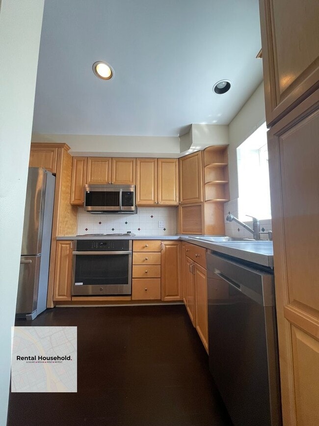 Building Photo - Stunning 3 Bedroom Oasis in Livonia-Move-In Ready!!