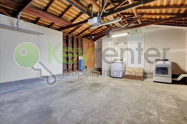 Building Photo - 3124 Brophy Dr