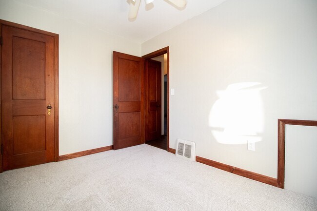 Building Photo - 423 W Capistrano Ave