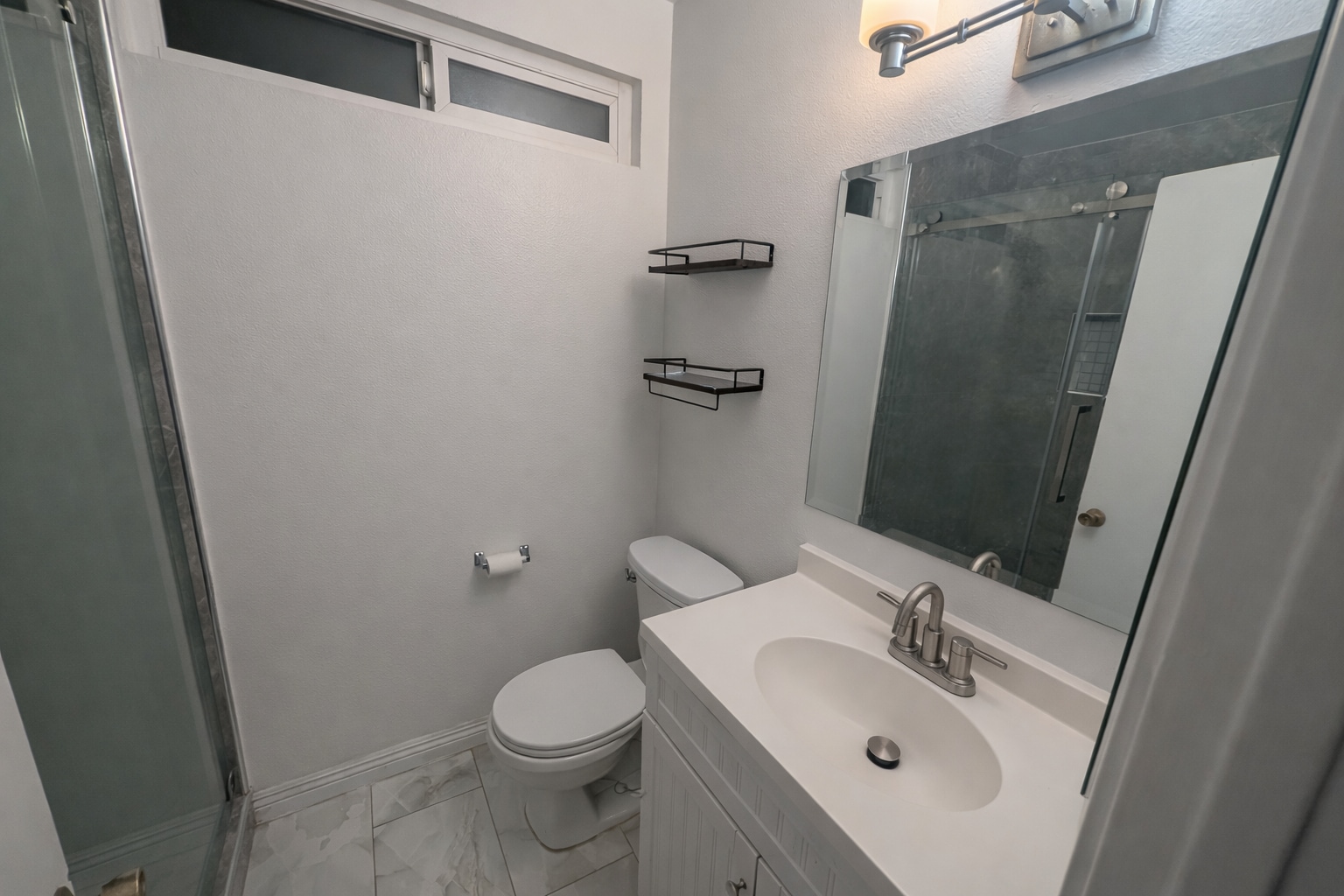 Building Photo - 460 Golden Ave