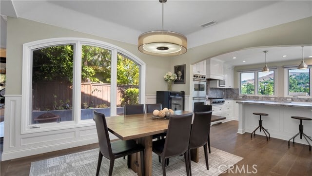 Building Photo - 10 Flintridge