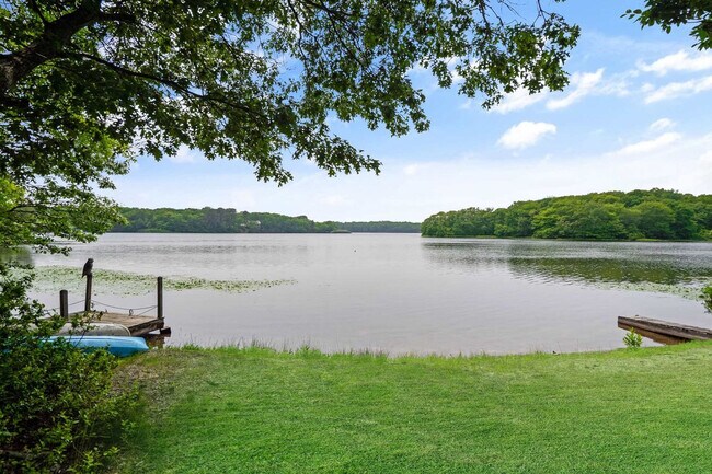 Building Photo - 11 The Pkwy