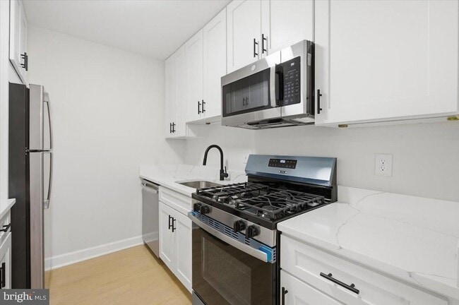 Building Photo - 125F Clubhouse Dr SW