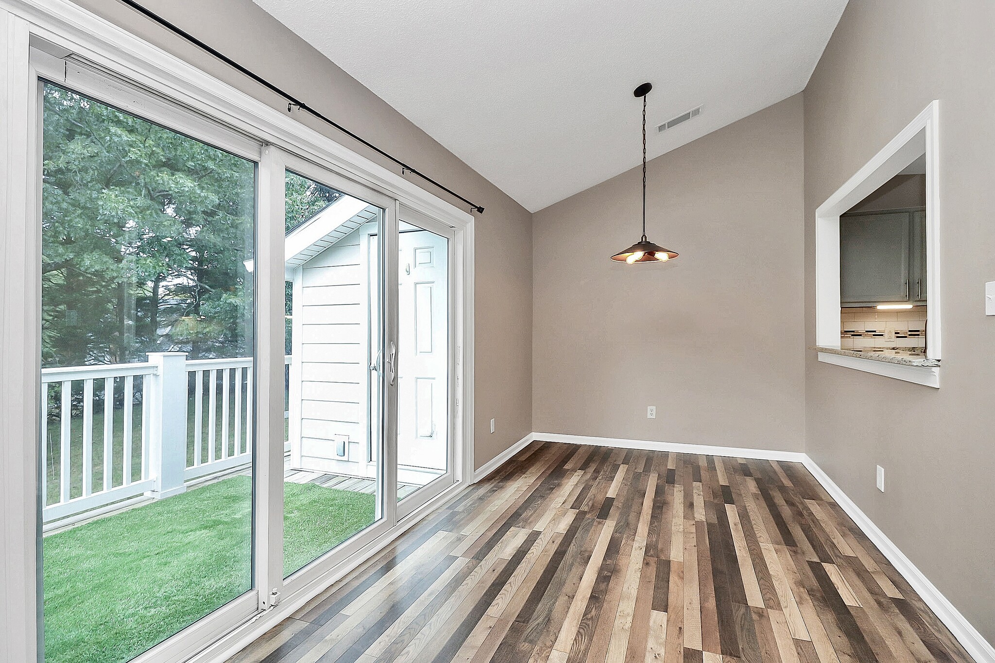 Building Photo - 9214 Kings Canyon Dr