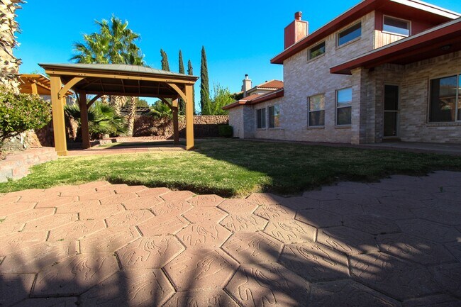 Building Photo - 2081 Paseo Del Prado Dr