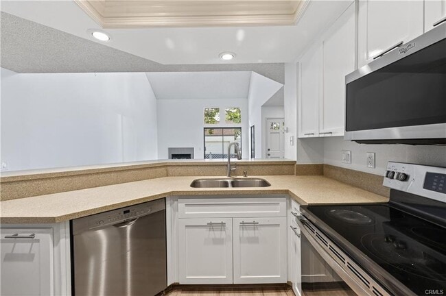Building Photo - 45 Briarglen