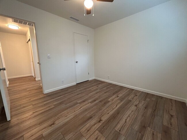 Building Photo - 2 Bedroom Duplex for Rent in Chico CA | Garage, Fireplace, Walk-In Closet, Backyard!