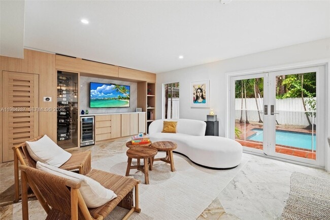 Building Photo - 200 W Mashta Dr