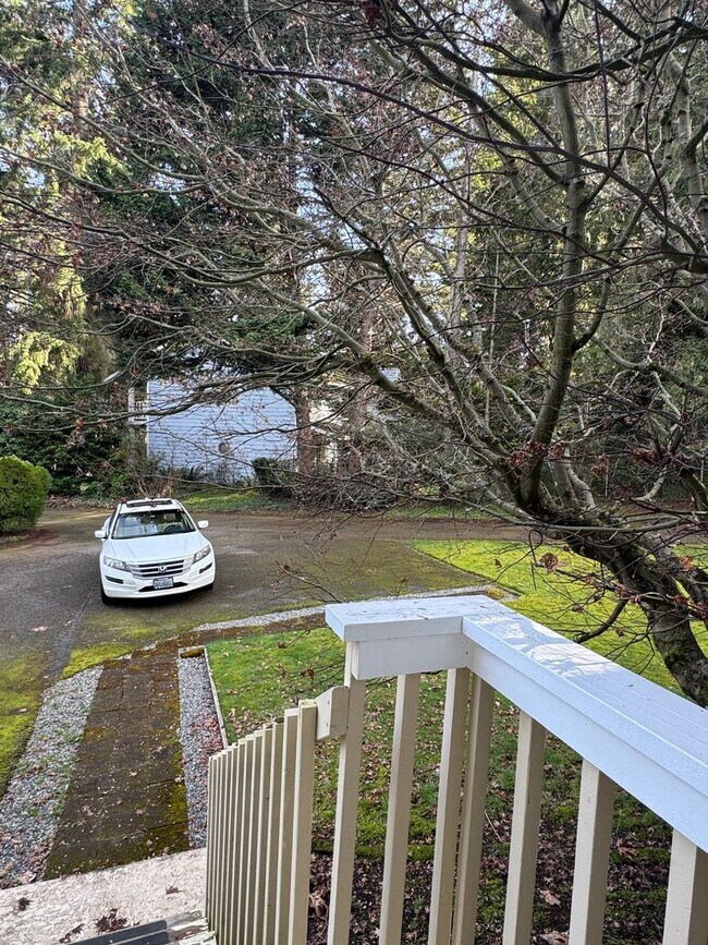 Building Photo - Silverdale - Chico Way neighborhood 3 bedroom duplex now available