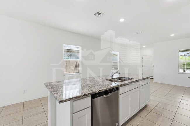 Building Photo - 10941 N 165th Ave