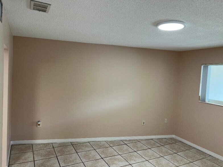 Building Photo - 7490 Miami Lakes Dr