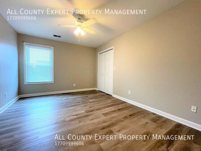 Building Photo - 1635 River Oak Dr