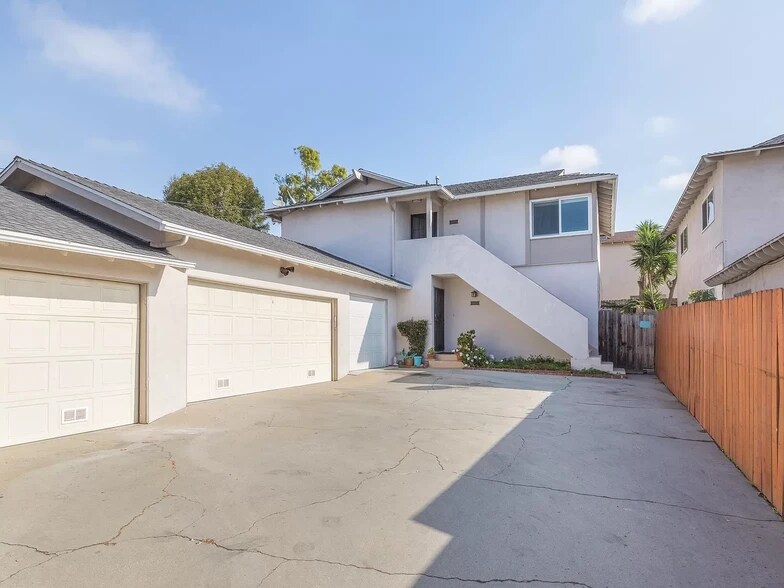 Building Photo - 2302 Aviation Blvd