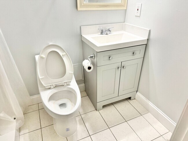 Building Photo - GORGEOUS COLONIAL IN WOODBRIDGE!