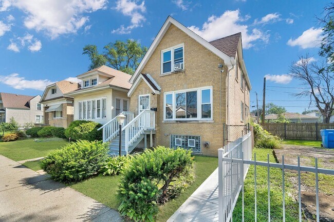 Building Photo - 6645 S Seeley Ave