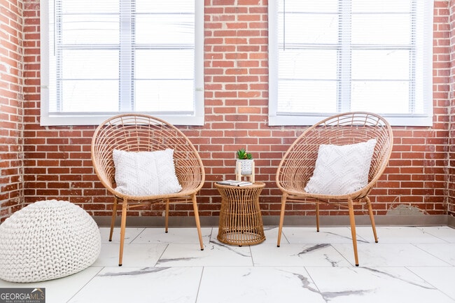 Building Photo - 111 E Screven St