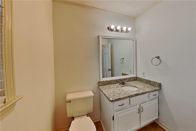 Building Photo - 4709 Crest Knoll Dr SW