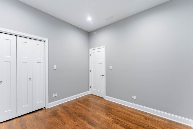 Building Photo - 4250 W Van Buren St