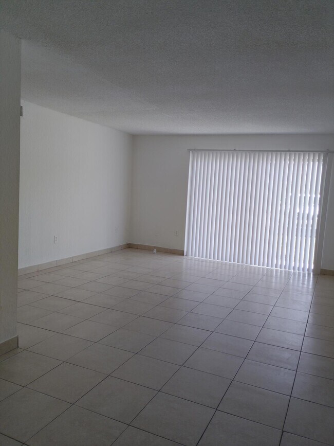 Building Photo - 407 Executive Center Dr