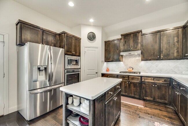 Building Photo - Charming 3-Bedroom Retreat with 2 Full Baths in Roanoke