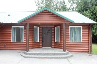 Building Photo - 3 Bedroom, 2 Bathroom house!