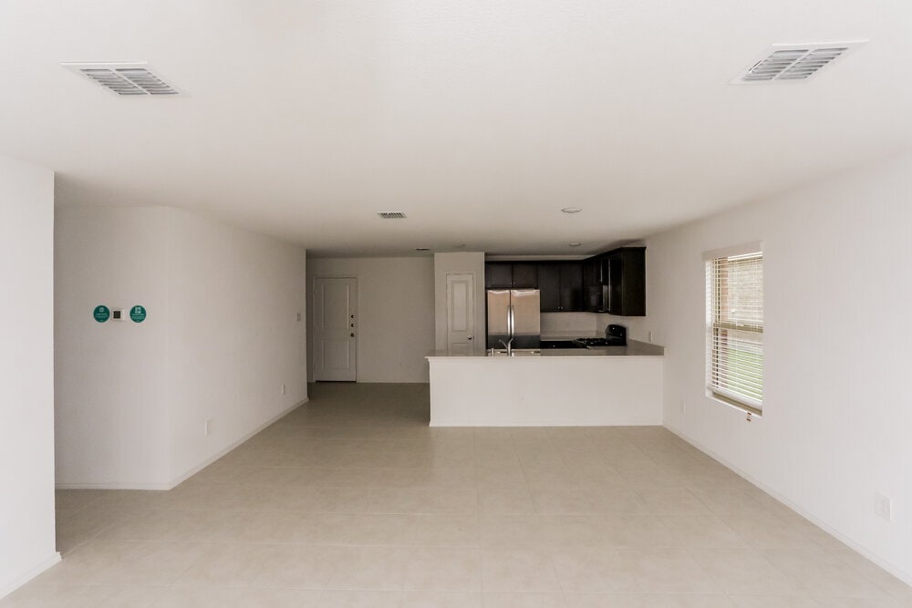Building Photo - 1017 Crestview Dr