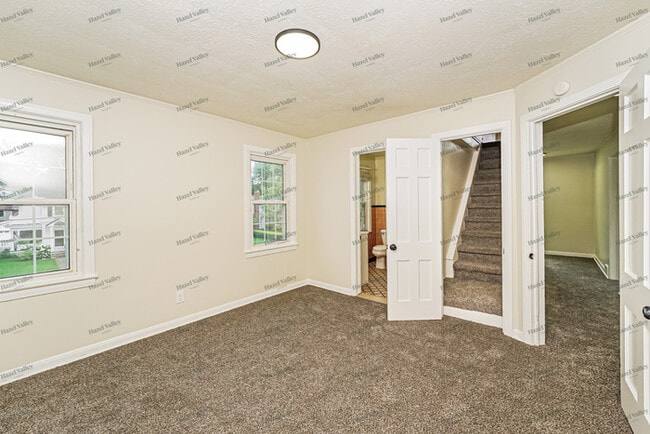 Building Photo - 26747 Russell Rd