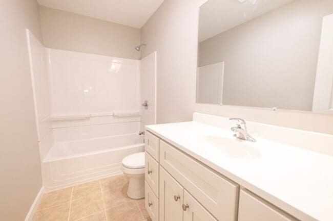 Building Photo - Beautiful Duplex in the Heart of Indian Or...
