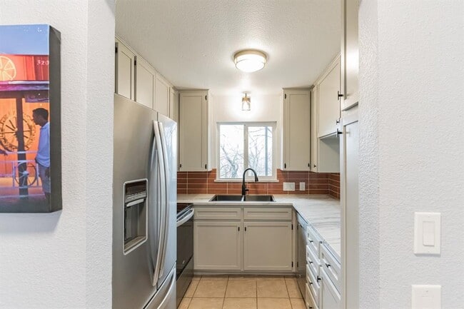 Building Photo - 807 Azie Morton Rd