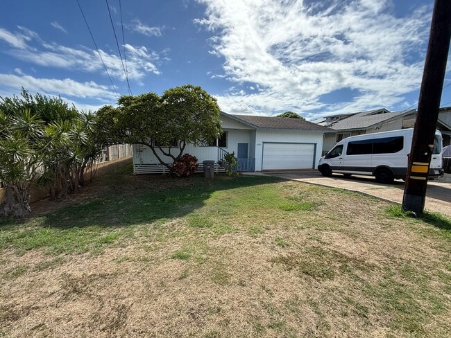 Building Photo - Kekaha 3 bed 1.5 bath single-family home