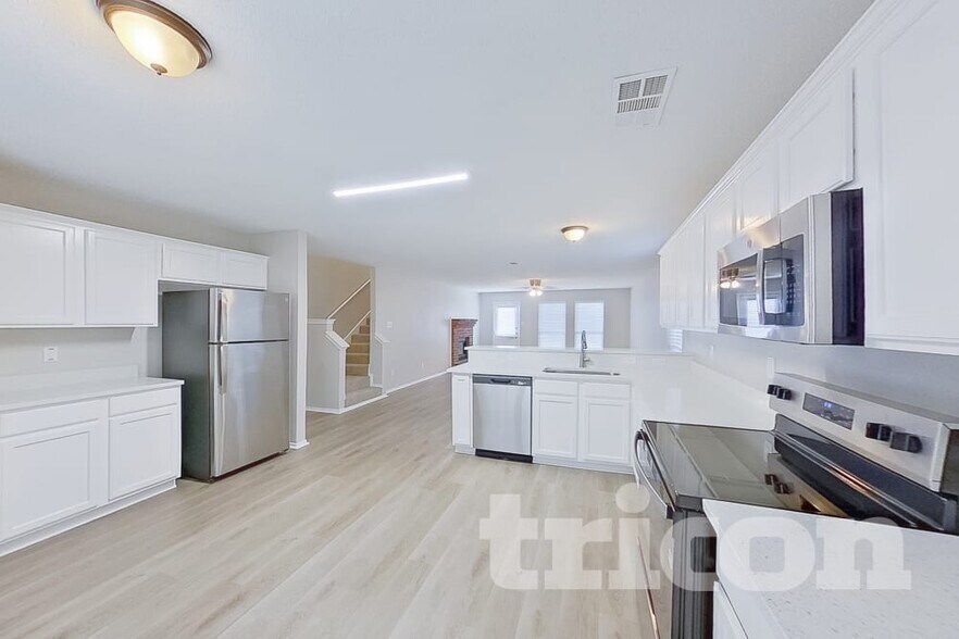 Building Photo - 608 Canyon Pl